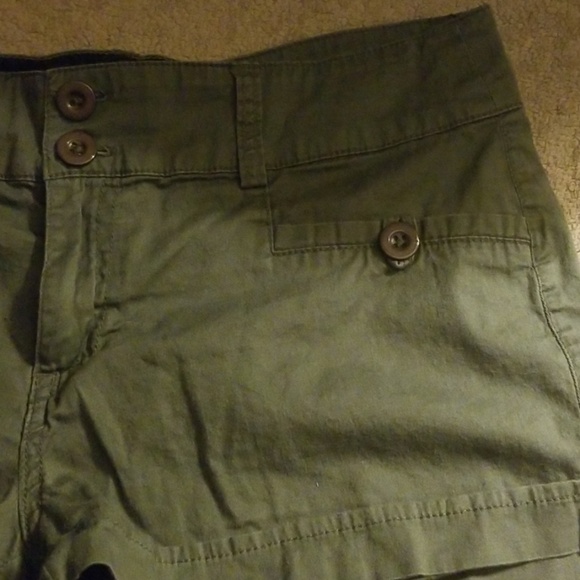 Shorts - Picture 3 of 4